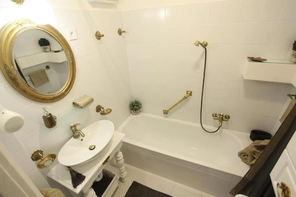 Exclusive Antique Apartment Next To The Fashion Street Βουδαπέστη